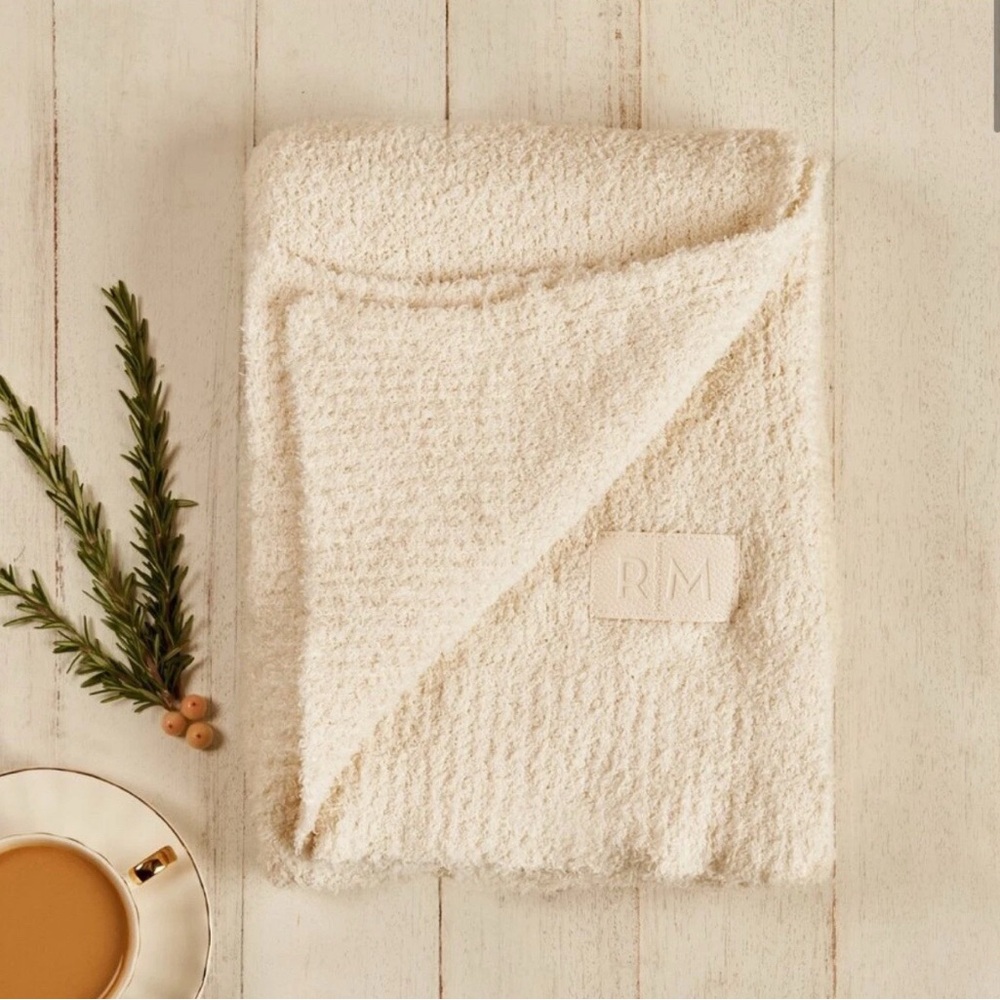 Rachel Mariam The Cloud 40” x 50” Soft And Cozy Throw In Ivory
